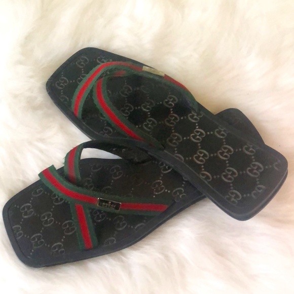 Gucci Black Sandals with Red and Green Accents - Picture 7 of 16